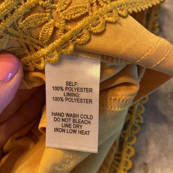 🛑BOGO‼️💛LULU’S OFF SHOULDER LINED DRESS💛 - Picture 5 of 5